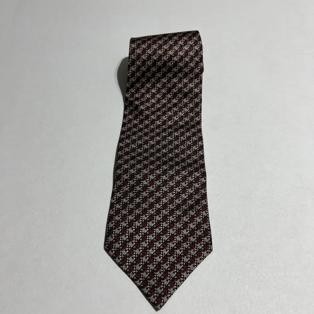 Gianfranco Ruffini Italy 100%‎ Silk Tie Made In USA C-17